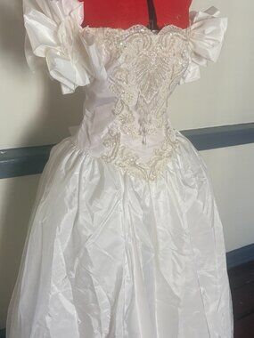 Beautiful Vintage Eve of Milady Basque waist off shoulders wedding dress,